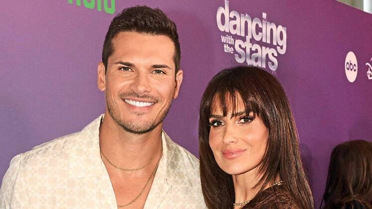 Hilaria Baldwin Is ‘Jealous’ of Remaining ‘DWTS’ Contestants: ‘No Matter What I Do, It’s Not Enough’ 3 Featured 1 Hilaria Baldwin