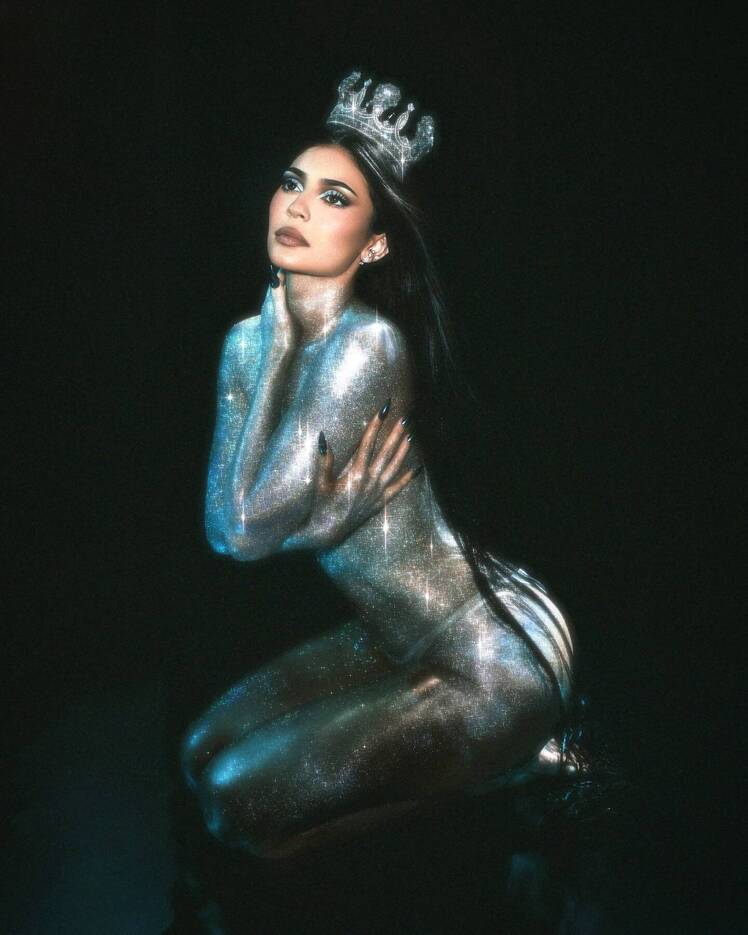 Kylie Jenner Shimmers in Nothing But Body Glitter and a Crown for ‘King Kylie’ Comeback 2 Kylie 3